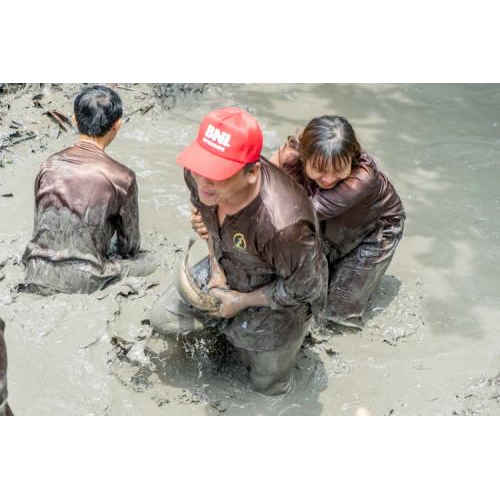 Trải Nghiệm Tát Mương Bắt Cá Tại Vườn Sinh Thái Tuấn Tường