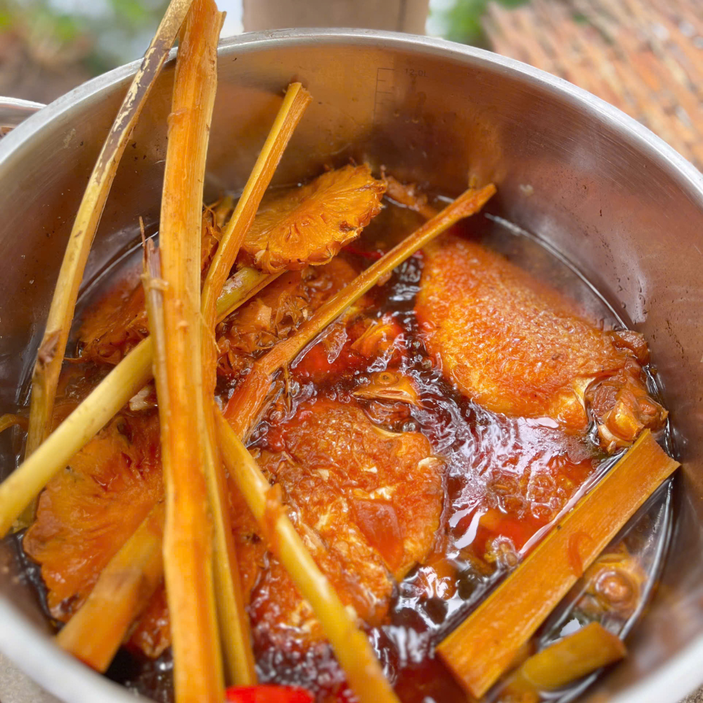 Hương Vị Ngọt Thanh Cá He Om Mía
