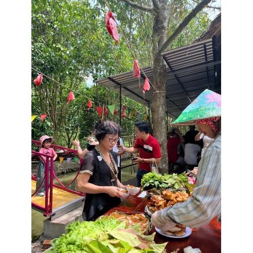 Thưởng thức buffet bánh xèo, bánh cống đậm chất miền Tây