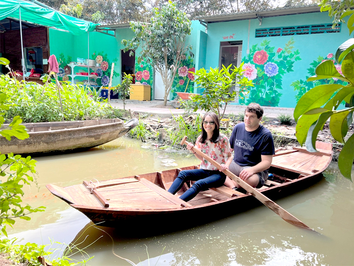 Chèo xuồng ba lá - Khu du lịch Tuấn Tường