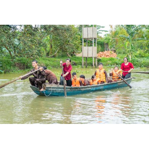 Đua Ghe Gắn Kết Tình Đồng Đội