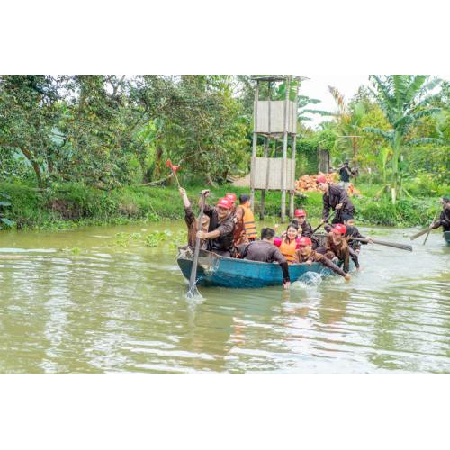 Đua Ghe Gắn Kết Tình Đồng Đội