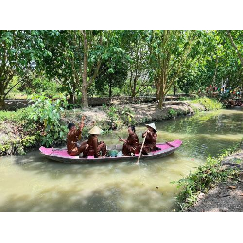 Chèo xuồng ba lá – Hành trình khám phá miền quê sông nước