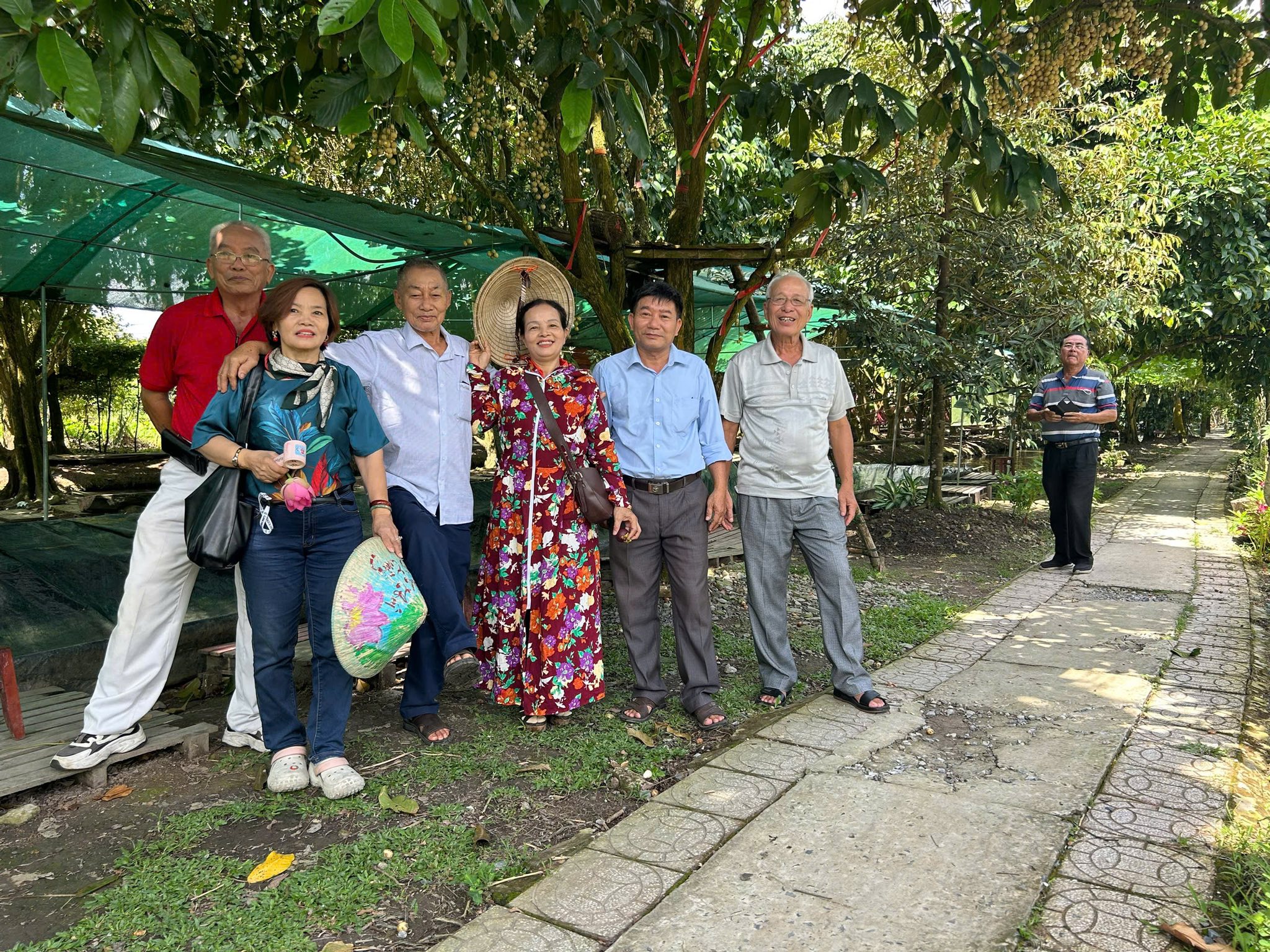 Buổi sáng: Khởi đầu hành trình trong không gian xanh mát