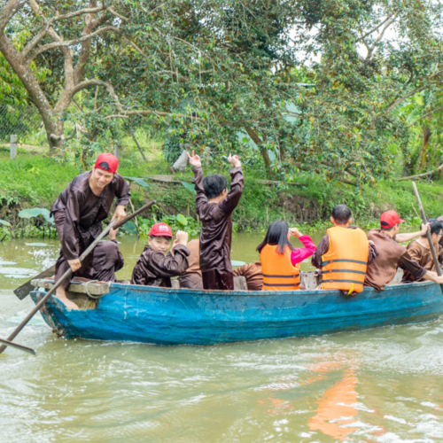 Team Building Đua Ghe – Thử Thách Thể Lực Và Tinh Thần Đồng Đội