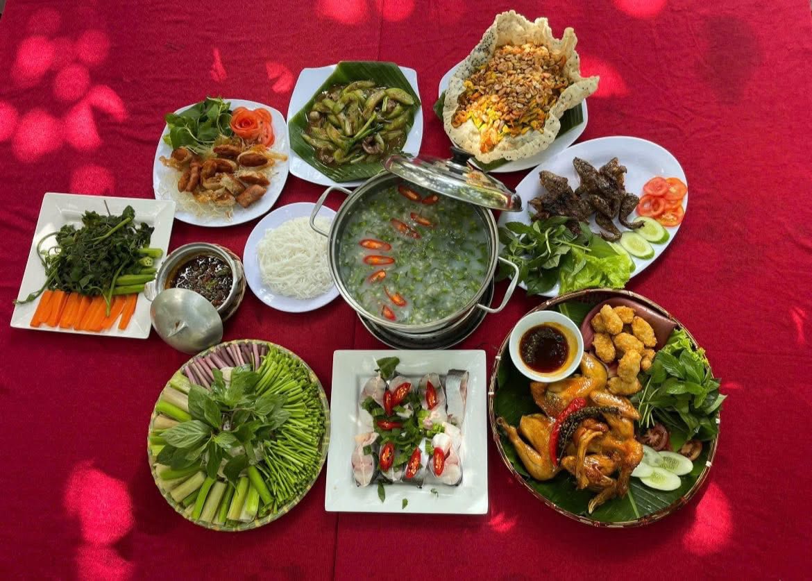 Buổi trưa: Ẩm thực và trải nghiệm dân dã